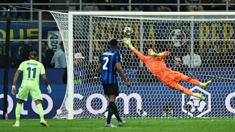 Simone Inzaghi a bordo campo durante una partita di Champions League
