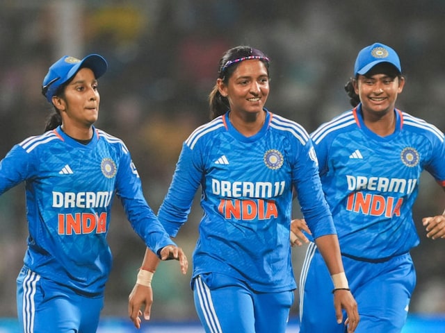 richa ghosh शानदार बल्लेबाज़ी करते हुए