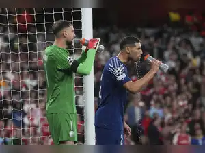 Gianluigi Donnarumma commands his box during a crucial Champions League match for PSG