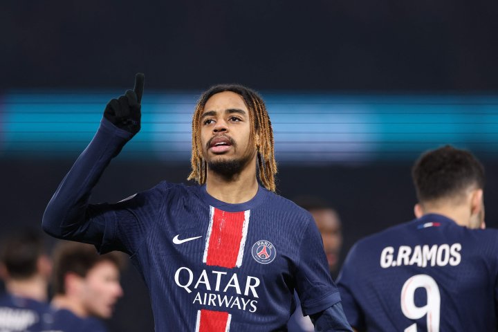 Achraf Hakimi celebrando con el PSG en Champions League