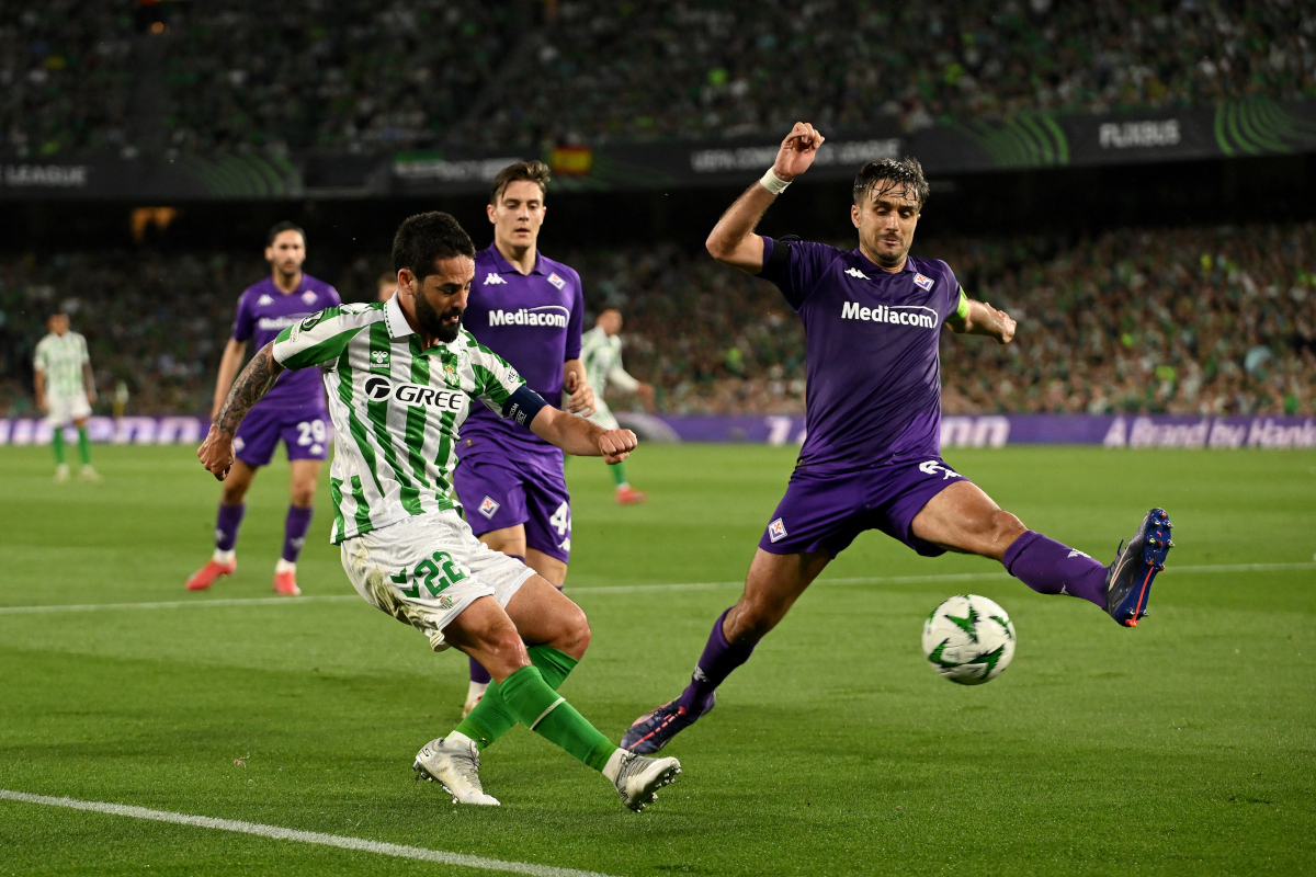 Fiorentina vs Real Betis semi-final action