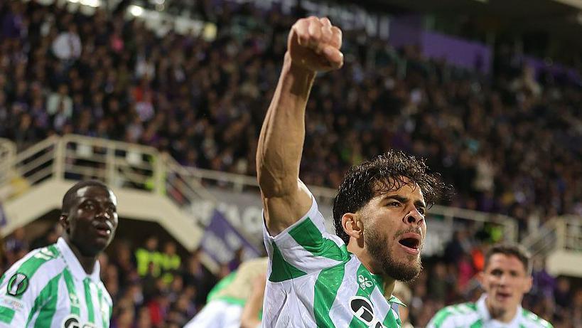 Fiorentina vs Real Betis Conference League action