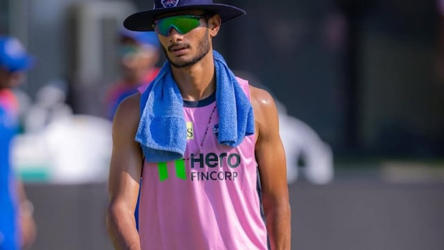 Madhav Tiwari during IPL debut with Delhi Capitals