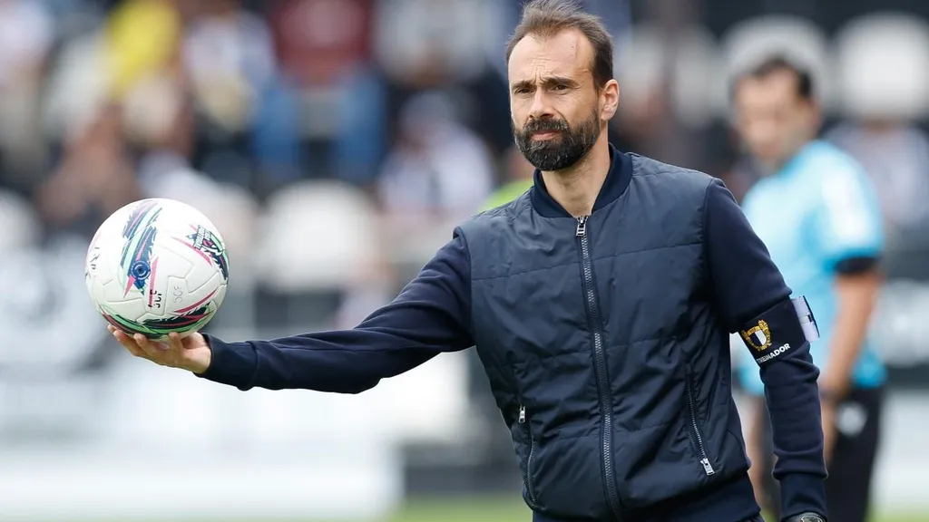 Santa Clara e Famalicão em disputa pela Liga Portugal