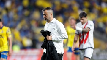 Plantilla de Las Palmas FC saludando a la afición