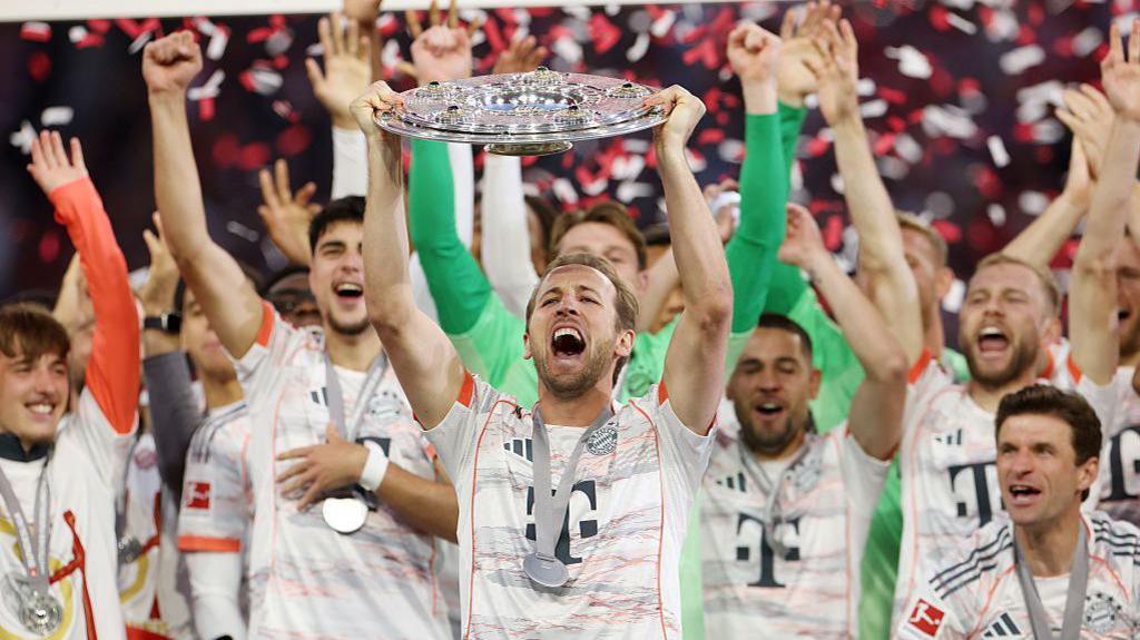 Bayern vs Mönchengladbach match action at Allianz Arena