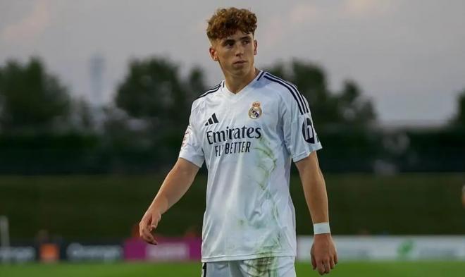 Víctor Muñoz en un partido con el Real Madrid Castilla