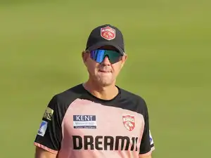 Ricky Ponting mentoring Punjab Kings players during IPL 2025