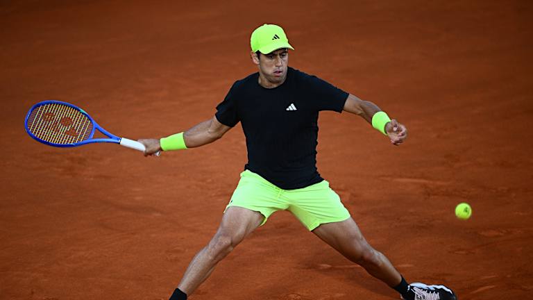 Jaume Munar on the court during a clay match