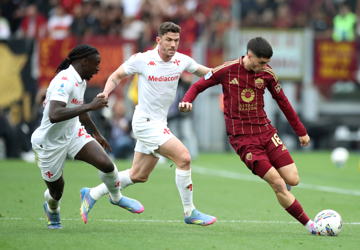 Players in action during Atalanta vs Roma at Gewiss Stadium