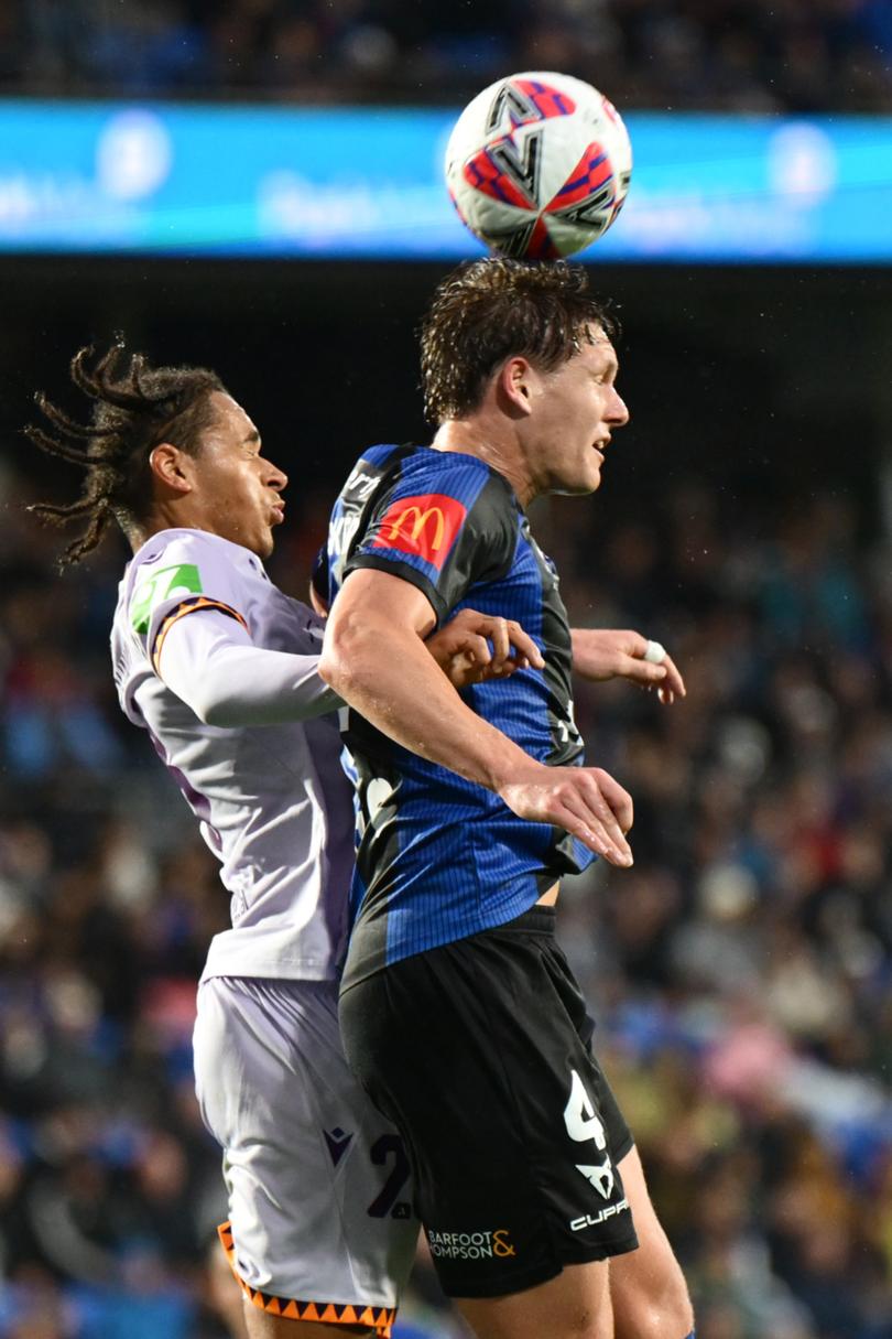 Central Coast Mariners vs Perth Glory playoff action