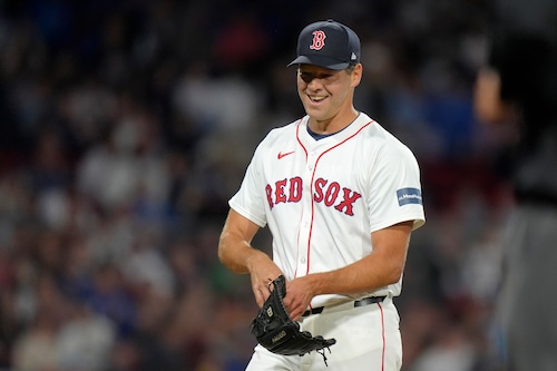 Rich Hill signs with Royals for another season