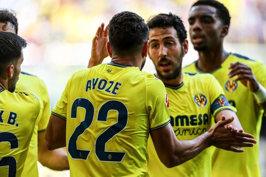 Ayoze Pérez celebrates with Villarreal teammates after scoring against Leganes.