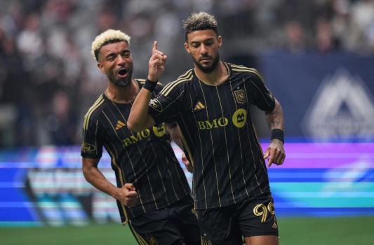 Players in motion during LAFC vs Seattle Sounders