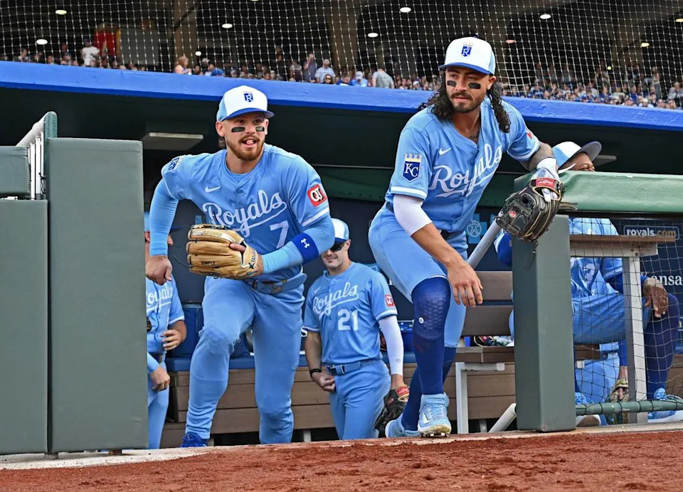 Astros vs Royals action on the field