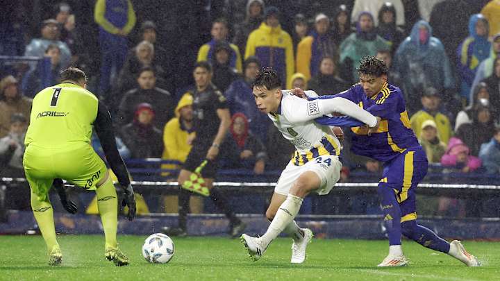 Mikey Moore dribbles past an opponent in a Tottenham Hotspur kit