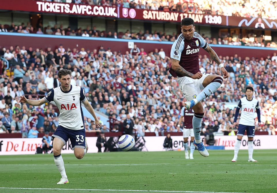 Mikey Moore in action for Tottenham Hotspur in the Premier League