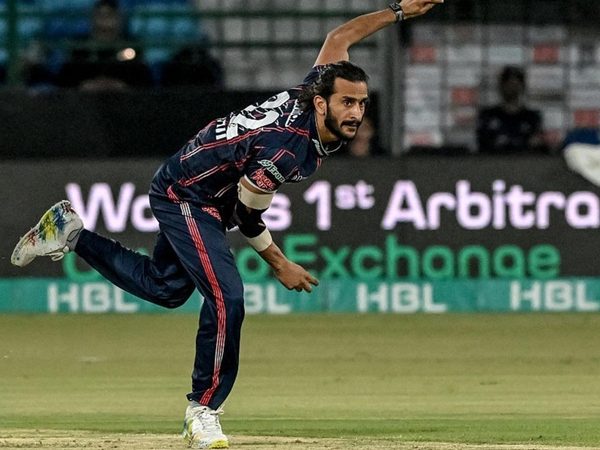 Peshawar Zalmi vs Lahore Qalandars in PSL X action