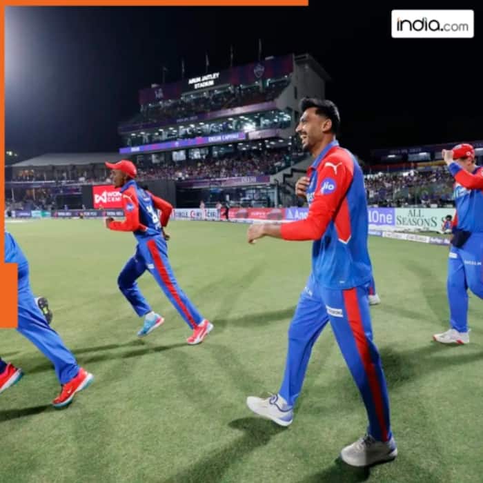 Axar Patel motivating his Delhi Capitals squad during IPL 2025