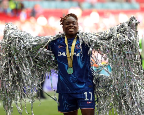 Chelsea players celebrate after Chelsea vs Man Utd in Women's FA Cup Final