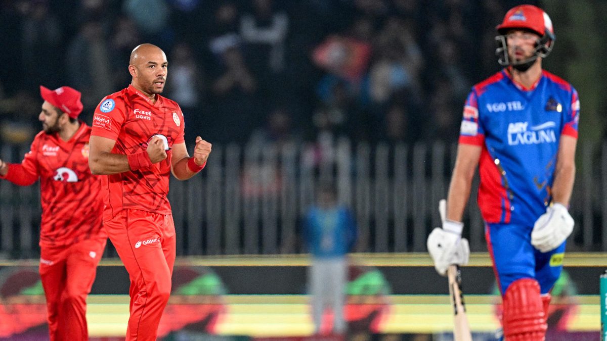 Players battling it out in the Islamabad United vs Karachi Kings PSL 2025 match