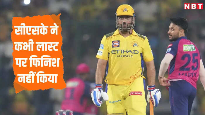कंबोज CSK टीम के साथ पावरप्ले में गेंदबाजी करते हुए